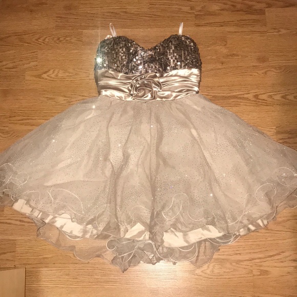 Xtraordinary Dresses & Skirts - Gold dress for homecoming Xtraordinary Dresses & Skirts - Gold dress for homecoming